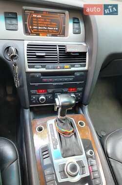Внедорожник / Кроссовер Audi Q7 2007 в 