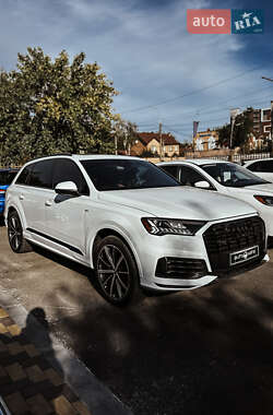 Позашляховик / Кросовер Audi Q7 2020 в 