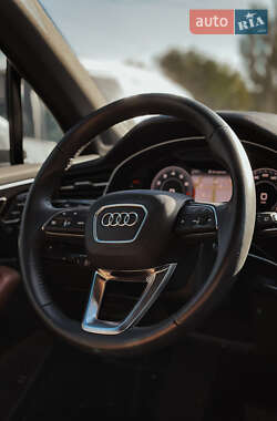 Позашляховик / Кросовер Audi Q7 2020 в 