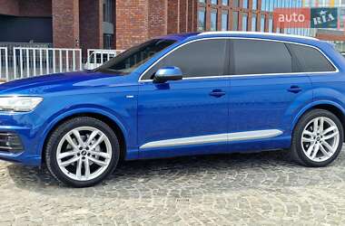 Внедорожник / Кроссовер Audi Q7 2017 в 