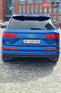 Внедорожник / Кроссовер Audi Q7 2017 в 