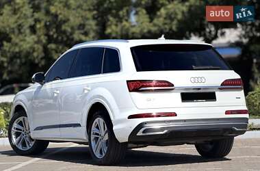 Внедорожник / Кроссовер Audi Q7 2022 в 