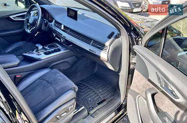 Позашляховик / Кросовер Audi Q7 2018 в 