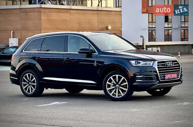 Позашляховик / Кросовер Audi Q7 2018 в 
