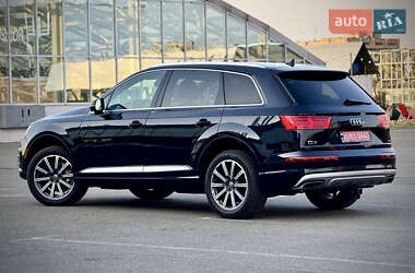 Позашляховик / Кросовер Audi Q7 2018 в 