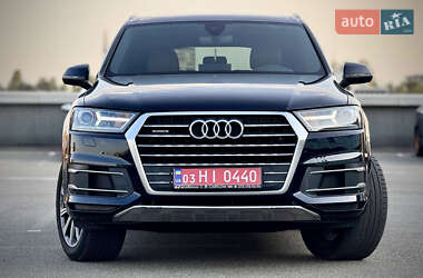 Позашляховик / Кросовер Audi Q7 2018 в 