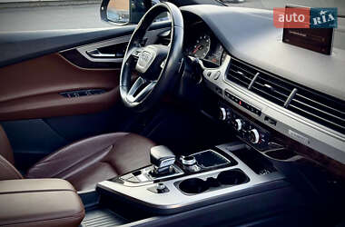 Позашляховик / Кросовер Audi Q7 2018 в 