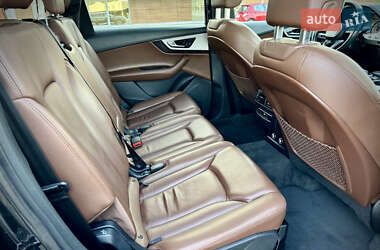 Позашляховик / Кросовер Audi Q7 2018 в 