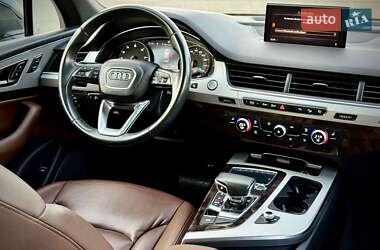 Позашляховик / Кросовер Audi Q7 2018 в 