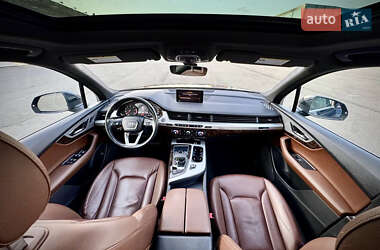 Позашляховик / Кросовер Audi Q7 2018 в 
