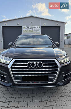 Внедорожник / Кроссовер Audi Q7 2016 в 