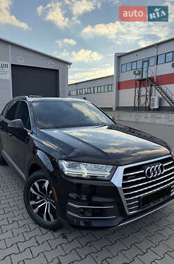 Внедорожник / Кроссовер Audi Q7 2016 в 