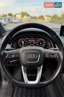 Внедорожник / Кроссовер Audi Q7 2016 в 