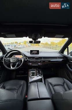 Внедорожник / Кроссовер Audi Q7 2016 в 