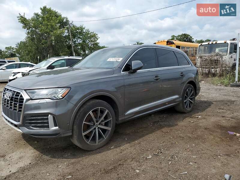 Позашляховик / Кросовер Audi Q7 2021 в 