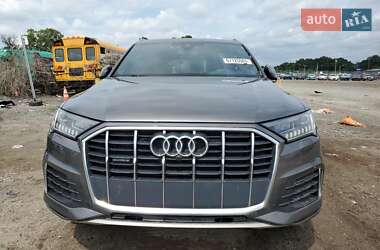 Позашляховик / Кросовер Audi Q7 2021 в 