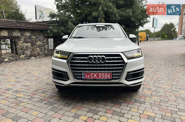 Позашляховик / Кросовер Audi Q7 2016 в 