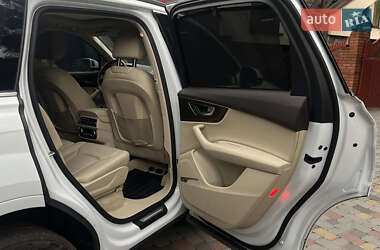Позашляховик / Кросовер Audi Q7 2016 в 