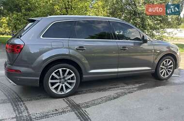 Внедорожник / Кроссовер Audi Q7 2018 в 