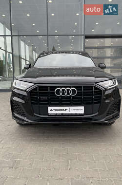 Позашляховик / Кросовер Audi Q7 2021 в 