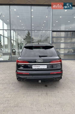 Позашляховик / Кросовер Audi Q7 2021 в 