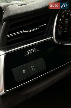 Позашляховик / Кросовер Audi Q7 2021 в 