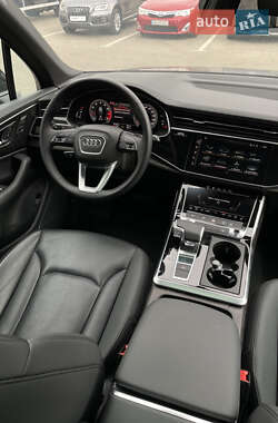 Позашляховик / Кросовер Audi Q7 2021 в 