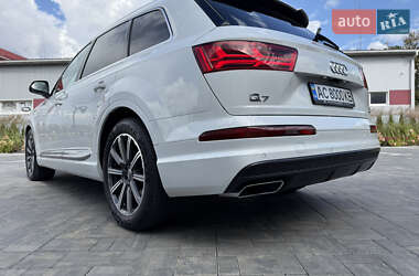 Внедорожник / Кроссовер Audi Q7 2016 в 
