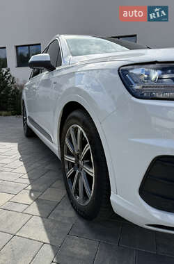 Внедорожник / Кроссовер Audi Q7 2016 в 