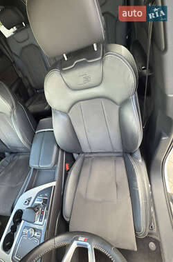 Внедорожник / Кроссовер Audi Q7 2016 в 