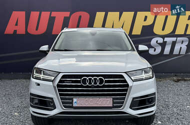 Позашляховик / Кросовер Audi Q7 2018 в 