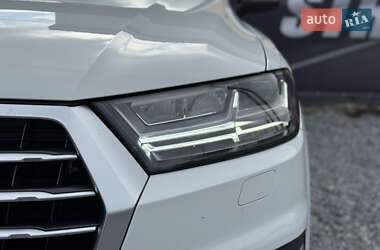 Позашляховик / Кросовер Audi Q7 2018 в 