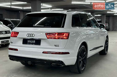 Внедорожник / Кроссовер Audi Q7 2016 в 