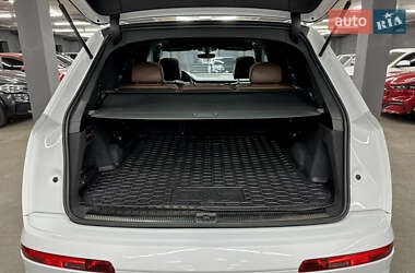 Внедорожник / Кроссовер Audi Q7 2016 в 