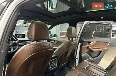 Внедорожник / Кроссовер Audi Q7 2016 в 
