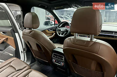 Внедорожник / Кроссовер Audi Q7 2016 в 