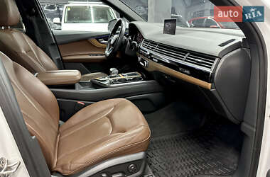 Внедорожник / Кроссовер Audi Q7 2016 в 