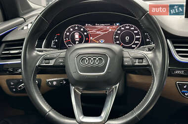 Внедорожник / Кроссовер Audi Q7 2016 в 