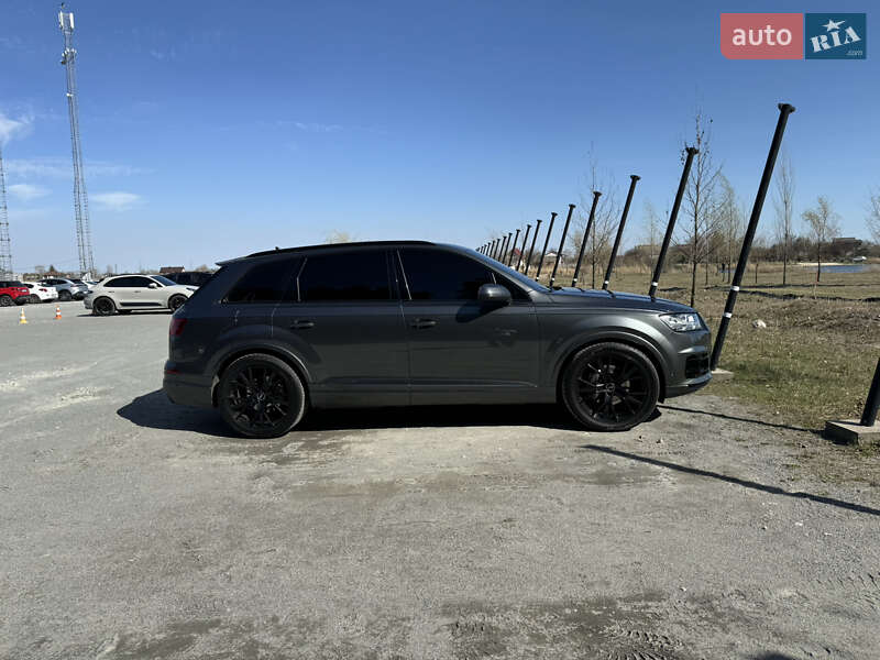 Позашляховик / Кросовер Audi Q7 2017 в Дніпрі