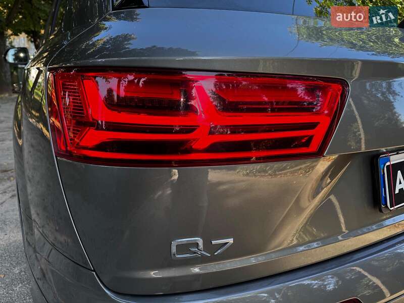 Позашляховик / Кросовер Audi Q7 2016 в Києві