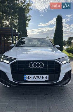 Внедорожник / Кроссовер Audi Q7 2020 в 