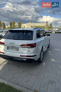 Внедорожник / Кроссовер Audi Q7 2020 в 