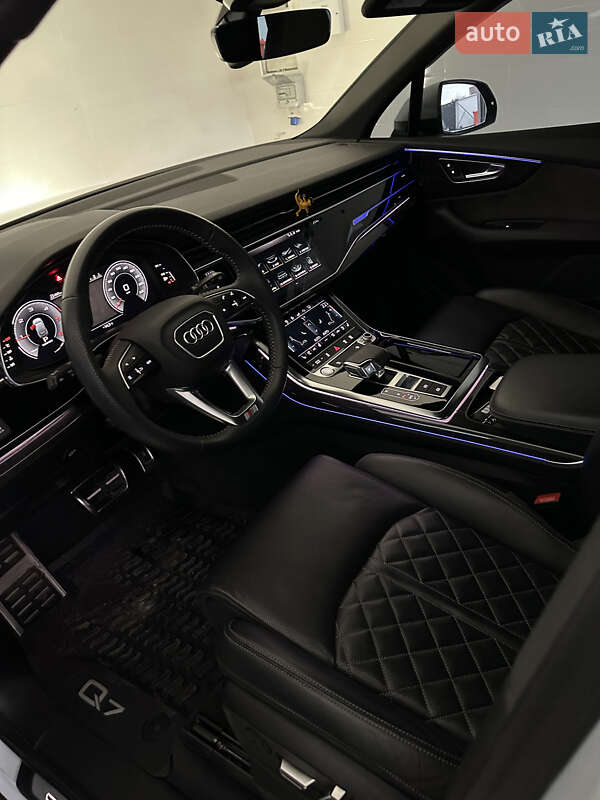 Позашляховик / Кросовер Audi Q7 2020 в Дунаївцях