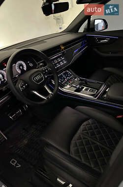 Внедорожник / Кроссовер Audi Q7 2020 в 