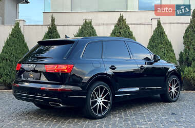 Позашляховик / Кросовер Audi Q7 2017 в 