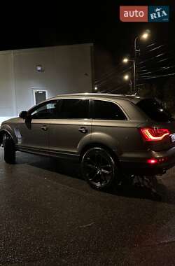 Внедорожник / Кроссовер Audi Q7 2012 в 