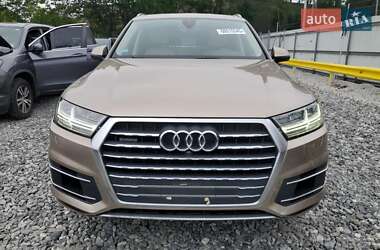 Позашляховик / Кросовер Audi Q7 2019 в 