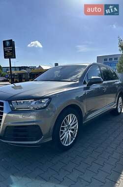 Внедорожник / Кроссовер Audi Q7 2016 в 