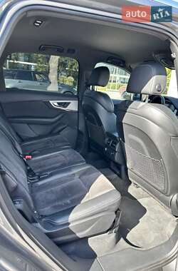 Внедорожник / Кроссовер Audi Q7 2016 в 