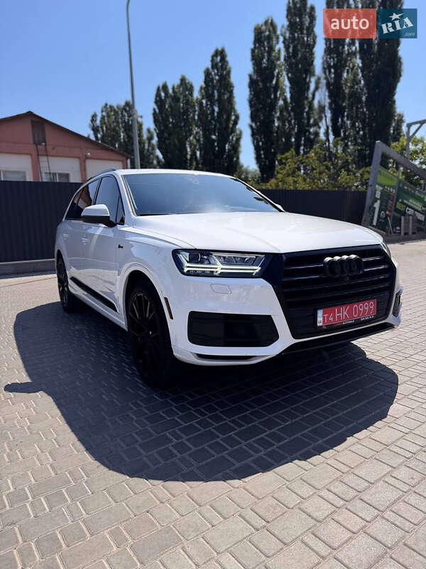 Позашляховик / Кросовер Audi Q7 2017 в 